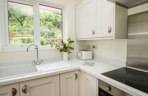 Ludlow Cottage | 83 GREENACRES, family friendly, with a garden in Ludlow