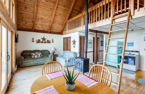 Great Cacapon Ski Chalet | 84 m² Chalet ∙ 3 bedrooms ∙ 6 guests