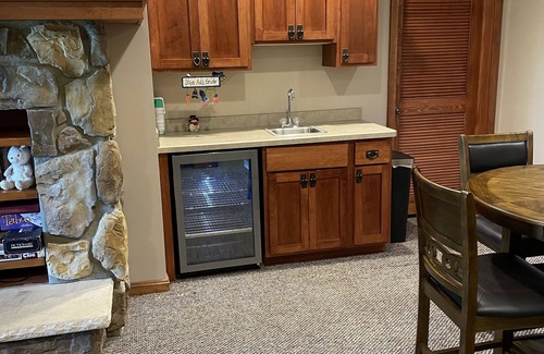 Clymer Condo | 8409 PEEK N PEAK SLOPE SIDE SKI IN/OUT GOLF LIFT 8,Firepit
