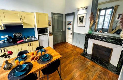 Avignon City Centre Apartment | 84B9 - "L'Interlude" elegant historic flat