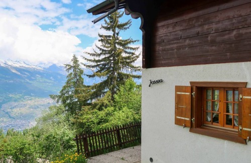 Saint-Pierre-de-Clages Other | 85 m² Accommodation ∙ 3 bedrooms ∙ 6 guests