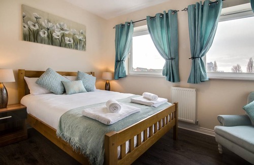 Wolverhampton Apartment | 85 m² Apartment ∙ 2 bedrooms ∙ 6 guests