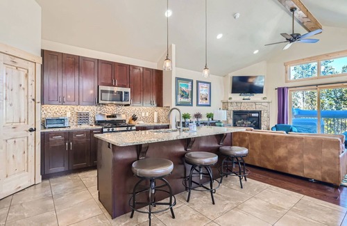Warrior's Mark House | 87 Maggie. Walkability! Shuttle. Pet friendly.