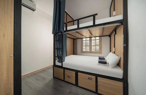 Old Quarter Bed & Breakfast | 88 Hàng Đào Hostel