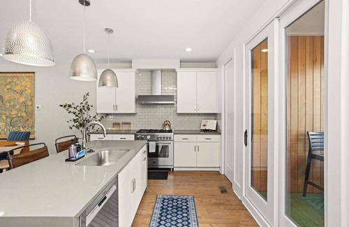 Eighth Avenue House | 8th Ave South Gem Spacious Home for Groups of 12