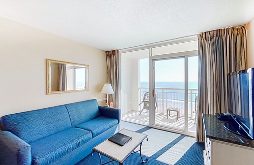 Myrtle Beach Condo | 8th Floor Oceanfront Snowbird Friendly Condo w/ AC, WiFi, Shared Pool/Hot Tub!