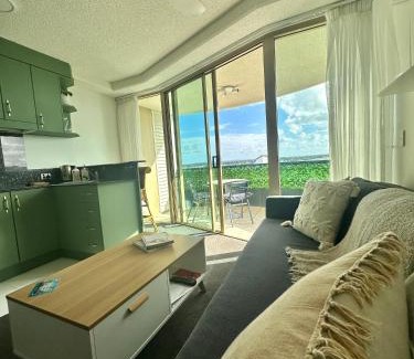 Mooloolaba Apartment | 8th Floor Sunny Escape at Landmark Resort