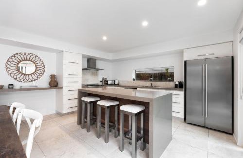 Sunshine Beach House | 9 Depper Street - Large Residence Entire 6 Bed House