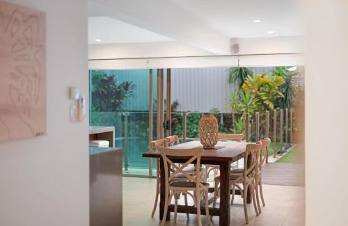 Sunshine Beach House | 9 Depper Street - Large Residence Entire 6 Bed House