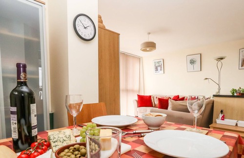 West Bay Apartment | 9 DRIFTWOOD, family friendly, character holiday cottage in West Bay