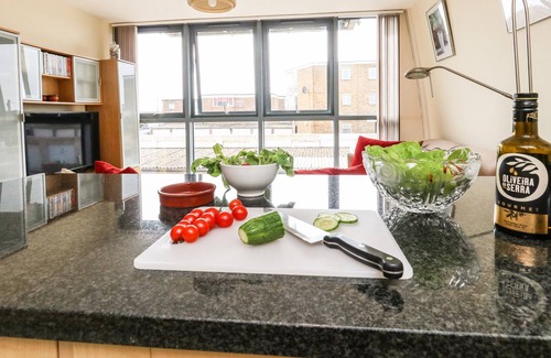 West Bay Apartment | 9 DRIFTWOOD, family friendly, character holiday cottage in West Bay