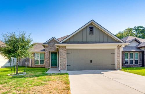 Bryan House | 9 Mi to College Station Dog-Friendly Home with Yard