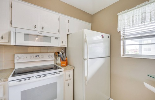 Lauderdale Lakes Condo | 9 Mi to Pompano Beach: Condo w/Resort Perks!