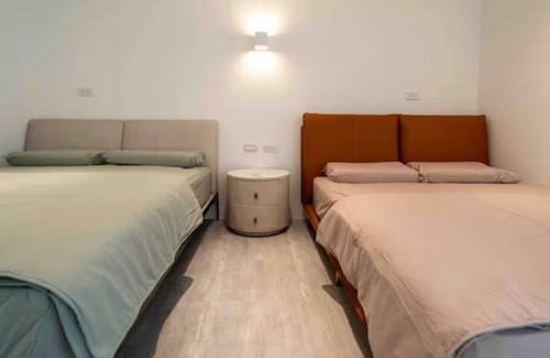 Zhongshan Apartment | 9 min to MRT Zhongxiao Fuxing Station/ 3 bedroom/ kitchenet/ terrace