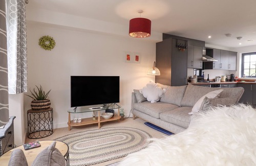 Thorpeness House | 9 OAKS COURT, pet friendly, country holiday cottage in Aldeburgh