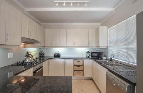 Yzerfontein House | 9 on Dolfyn