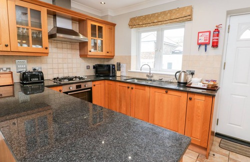 Porth Cottage | 9 PORTH VEOR VILLAS, family friendly, with pool in Porth