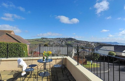 Lyme Regis House | 9 St Georges Hill