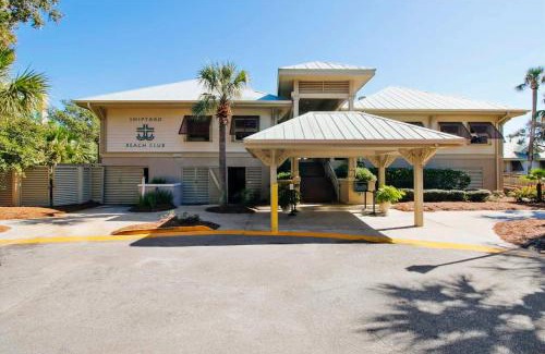 The Cottages Villa | 9 The Cottages- Pet Friendly Villa in Shipyard Plantation Golf Lagoon Views Private Patio Close to Beach - host2coast