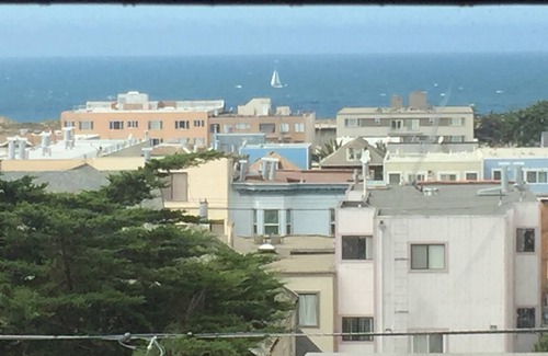 Outer Sunset Apartment | 90 Day+ Stay, Traveling Nurses & Execs welcome! W/D, Dish, Yard, and Pets too!