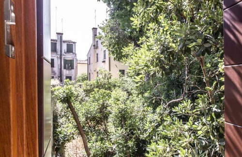 Santa Croce Apartment | 90 m² Apartment ∙ 3 bedrooms ∙ 6 guests