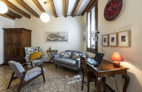 Santa Croce Apartment | 90 m² Apartment ∙ 3 bedrooms ∙ 6 guests