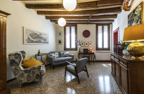 Santa Croce Apartment | 90 m² Apartment ∙ 3 bedrooms ∙ 6 guests