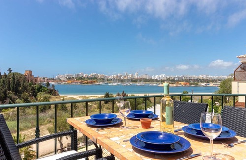 Ferragudo House | 90 m² House ∙ 2 bedrooms ∙ 4 guests