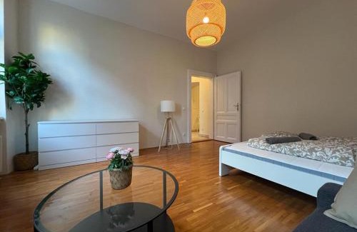 Hernals Apartment | 90 m2 Stylish Apartment with Free Parking