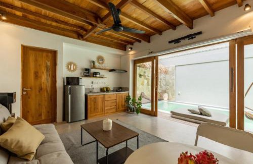 Cemagi Villa | 90 SECS TO BEACH - New Pool Loft W/Cinema+Netflix