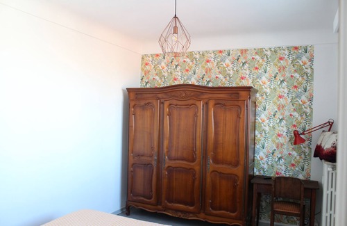 Quartier Administrations Apartment | 90 yrd² Lightfull Downtown Flat with Terrific View On Roman Monuments