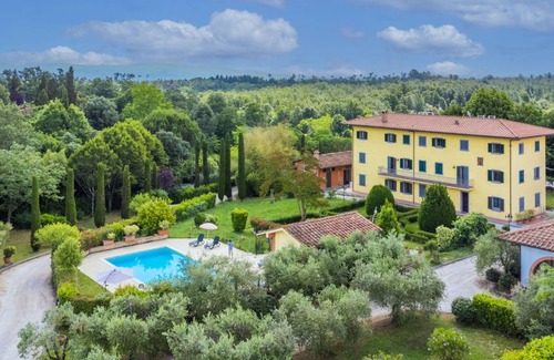 Fucecchio Villa | 900 m² Villa ∙ 8 bedrooms ∙ 15 guests