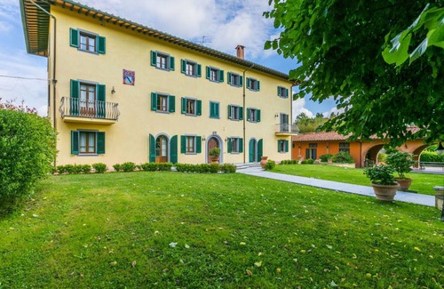 Fucecchio Villa | 900 m² Villa ∙ 8 bedrooms ∙ 15 guests