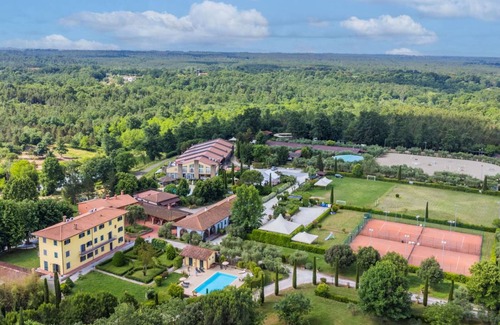 Fucecchio Villa | 900 m² Villa ∙ 8 bedrooms ∙ 15 guests