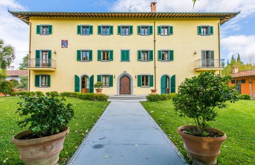 Fucecchio Villa | 900 m² Villa ∙ 8 bedrooms ∙ 15 guests