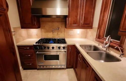 West Vancouver House | 9000 sqft Mansion Heated Pool Hottub Sauna and Theater