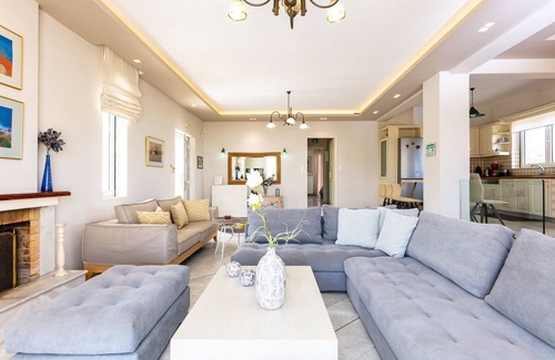 Houdetsi Villa | 90m2 Pool, Pool, basket, playground, soccer, volley and more!