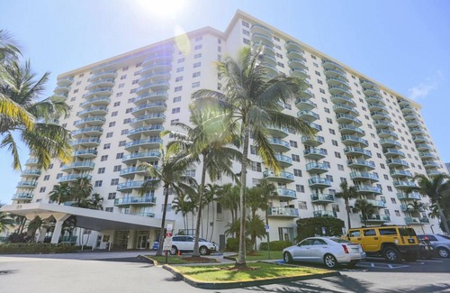 Sunny Isles Beach Condo | 93 m² Condo ∙ 1 bedroom ∙ 4 guests