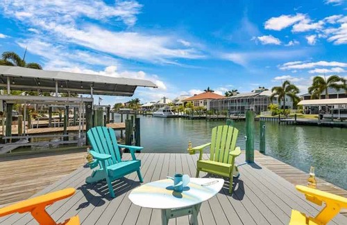 Siesta Isle House | 9462CUTLASS18260FMWH - The Boathouse