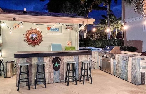Siesta Isle House | 9462CUTLASS18260FMWH - The Boathouse