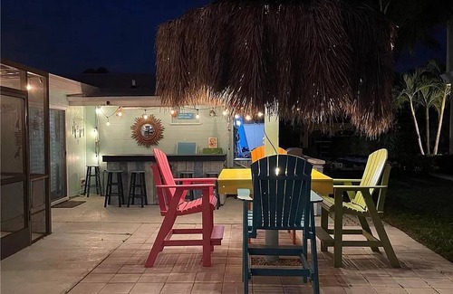 Siesta Isle House | 9462CUTLASS18260FMWH - The Boathouse