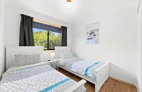 Dalmeny House | 95 Cresswick Parade Dalmeny