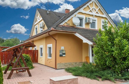 Balatonkeresztur House | 95 m² House ∙ 3 bedrooms ∙ 6 guests