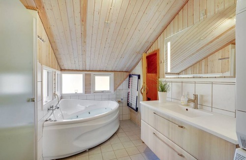 Torup Strand House | 95 m² House ∙ 4 bedrooms ∙ 10 guests