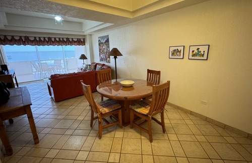 Sandy Beach Condo | 97 m² Condo ∙ 2 bedrooms ∙ 4 guests