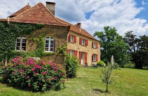Lunas House | A 10 km de Bergerac, Maison de Campagne Avec Piscine et Tennis Privés