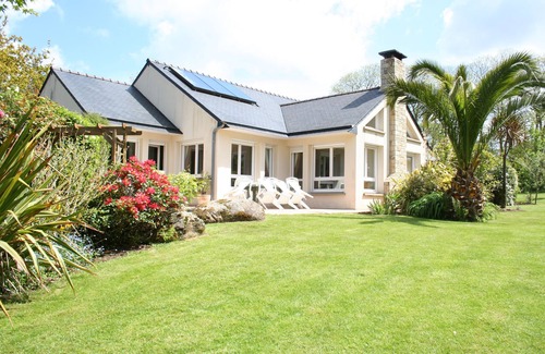 Ploudaniel House | A 15mn des Plages, Relaxation Assurée, Paradis Pour les Enfants et Parents