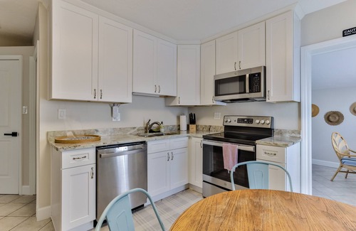 Boardwalk House | A 2/1 NSB beachside pool home, steps to Flagler Ave - pets welcome!