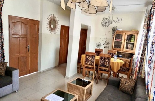 Lome Apartment | A 3 min de Laéroport International de Lomé 2 Chambres Salon