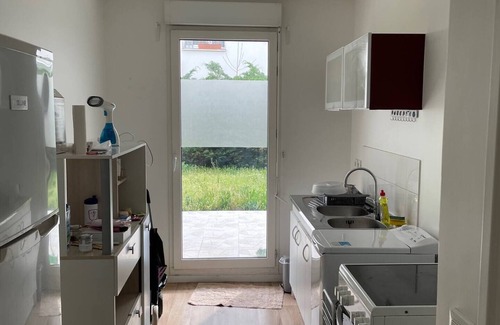 Saint-Denis Apartment | A 45 square meter apparement with 70 square meters garden